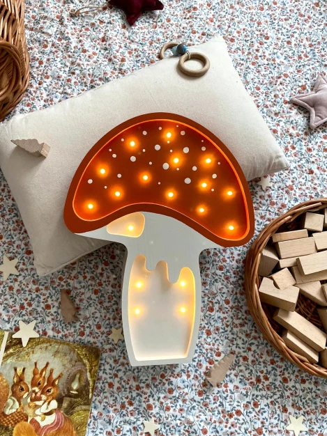 drewniana-lampka-led-dla-dzieci-grzyb-muchomor-5_1920x.jpg