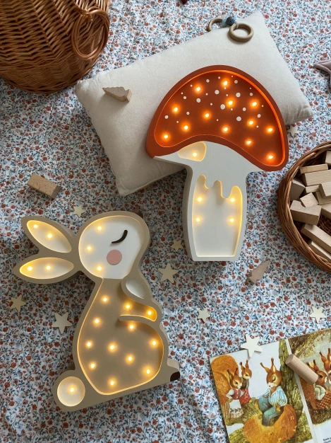 drewniana-lampka-led-dla-dzieci-grzyb-muchomor-4_1920x.jpg